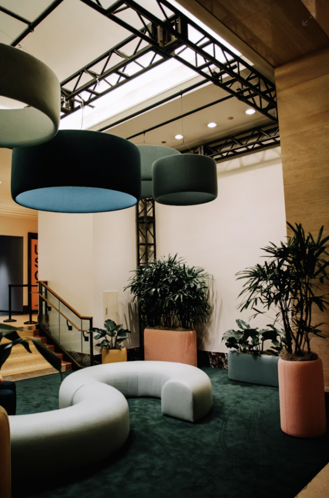 Accueil professionnels bureau local commercial