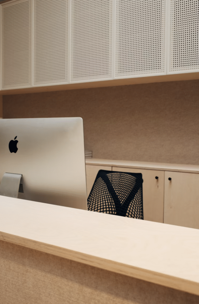 Accueil professionnels bureau local commercial